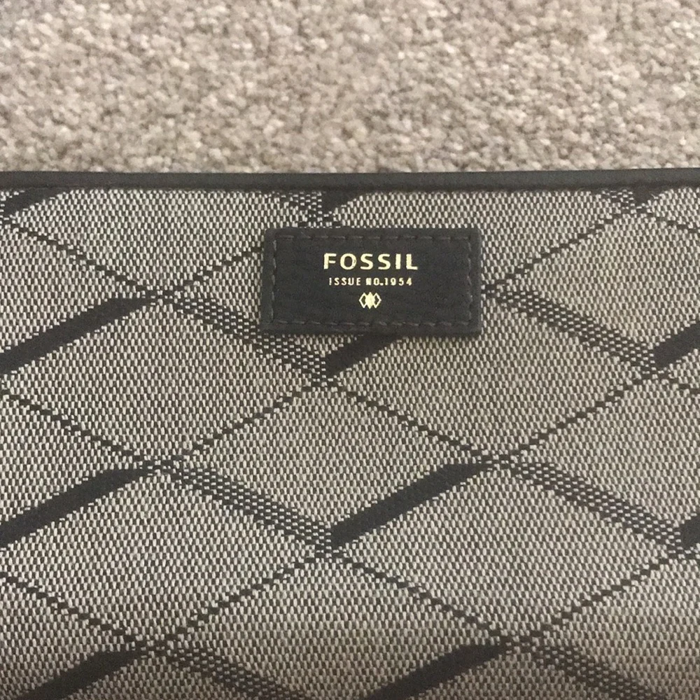 Fossil Zip Wrislet Wallet